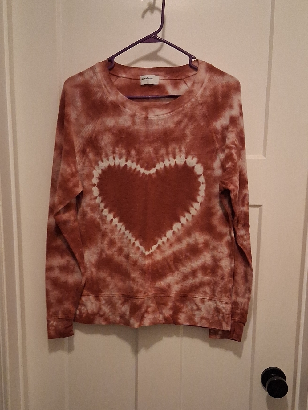 Tie-Dye Heart Crewneck Waffle Sweatshiet- Rust-Size M